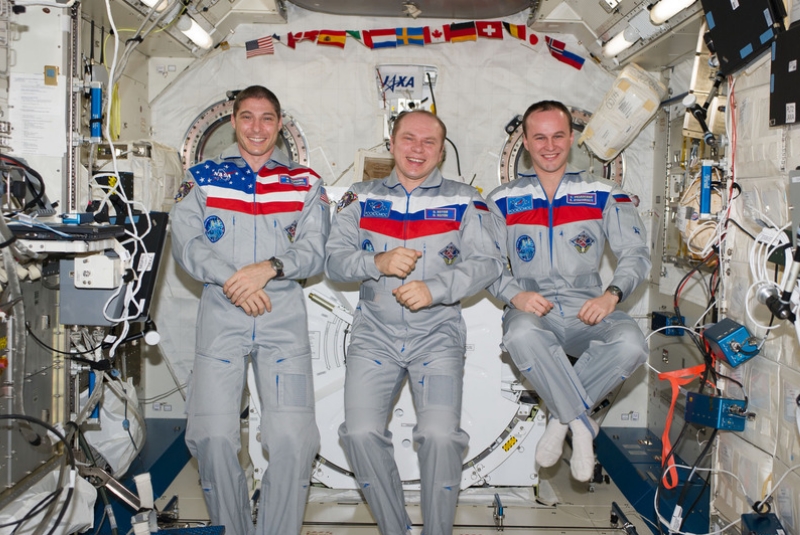 Космонавты России и США